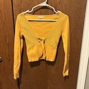 Mustard yellow v-neck sweater top